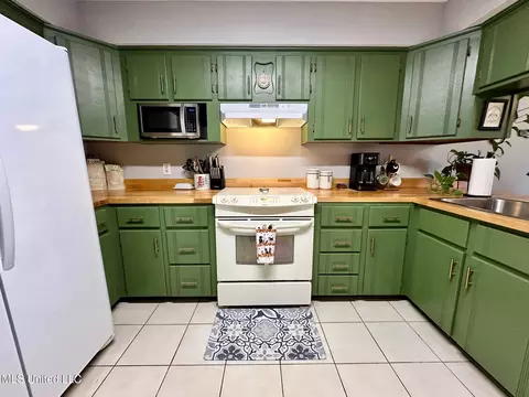 Kitchen - 14 Eastgate Ct, Brandon, MS 39042 photo 1 of 4