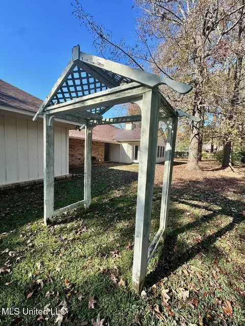 Exterior - 14 Eastgate Ct, Brandon, MS 39042 photo 3 of 6