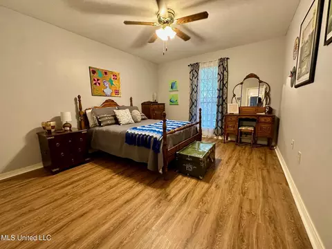 Bedroom - 14 Eastgate Ct, Brandon, MS 39042 photo 5 of 5