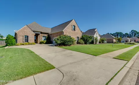 133 Sweetbriar Dr, Canton, MS 39046