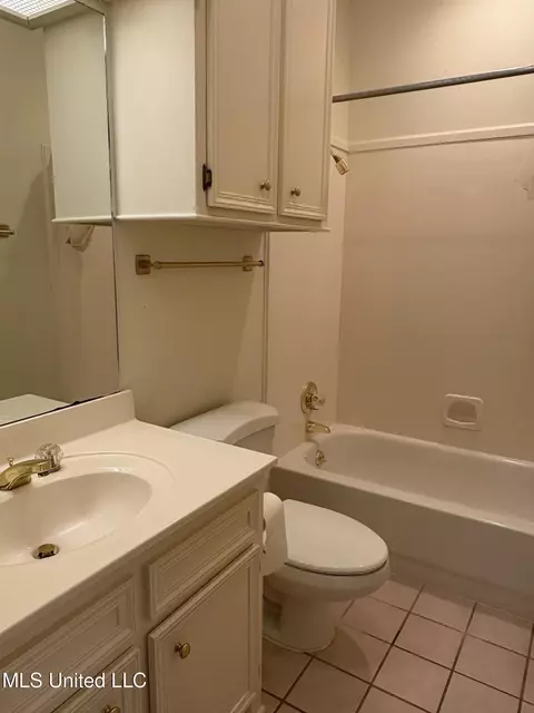 Bath - 116 Pavilion Dr, Brandon, MS 39042 photo 1 of 3