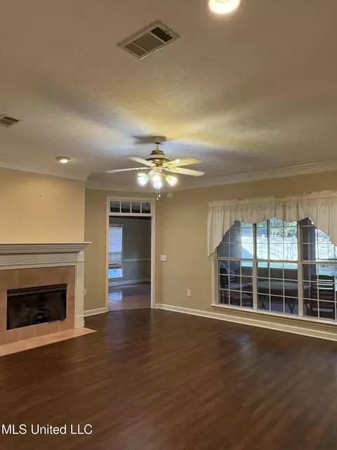 Living - 116 Pavilion Dr, Brandon, MS 39042 photo 1 of 2