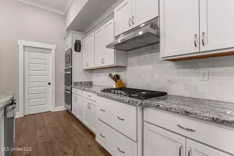 Kitchen - 430 Natchez Loop, Hernando, MS 38632 photo 3 of 3