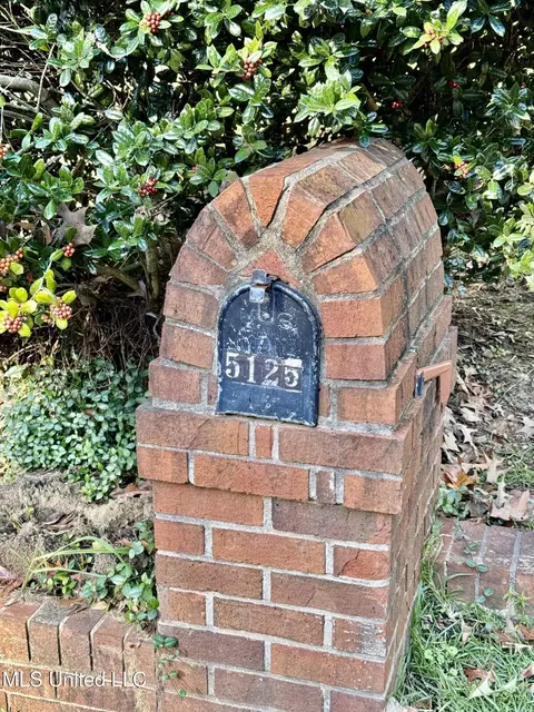 5125 Sycamore Dr, Jackson, MS 39212