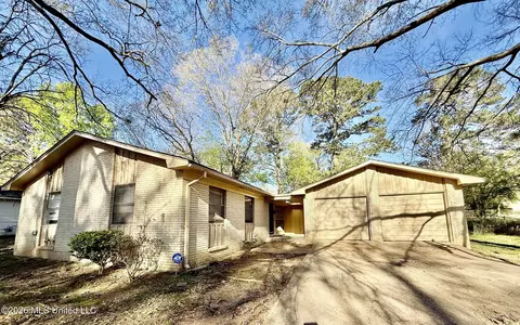 5866 Kinder Dr, Jackson, MS 39211