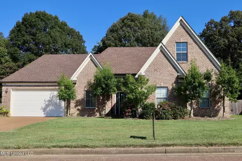 909 Falcon St, Senatobia, MS 38668