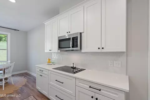 Kitchen - 913 Lloyds Ln, Nesbit, MS 38651 photo 4 of 4
