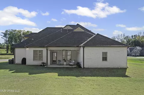 Exterior - 913 Lloyds Ln, Nesbit, MS 38651 photo 4 of 9