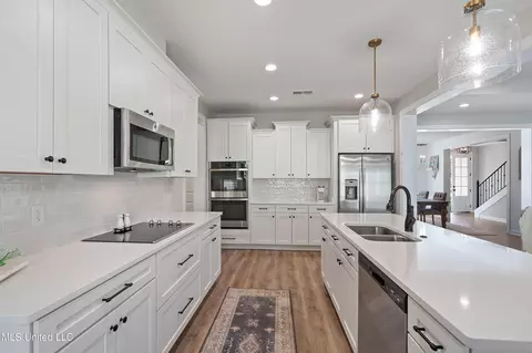 Kitchen - 913 Lloyds Ln, Nesbit, MS 38651 photo 1 of 4