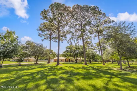 2512 Old Shell Landing Rd, Ocean Springs, MS 39564