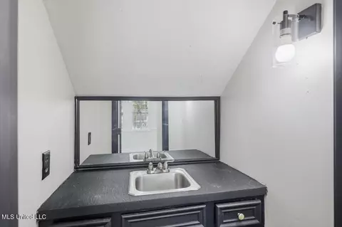 Bath - 5475 Old Canton Rd, Jackson, MS 39211 photo 1 of 4
