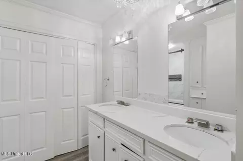 Bath - 5475 Old Canton Rd, Jackson, MS 39211 photo 2 of 4