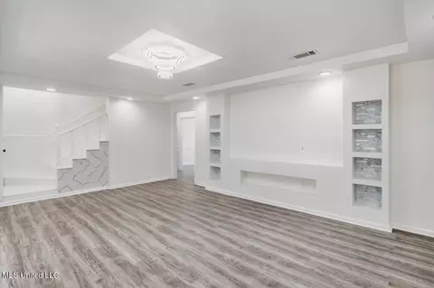 Living - 5475 Old Canton Rd, Jackson, MS 39211 photo 4 of 4