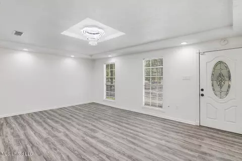 Living - 5475 Old Canton Rd, Jackson, MS 39211 photo 1 of 4