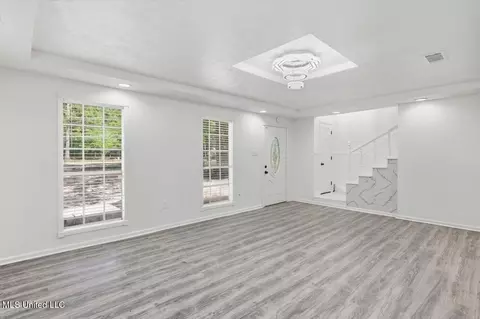 Living - 5475 Old Canton Rd, Jackson, MS 39211 photo 3 of 4