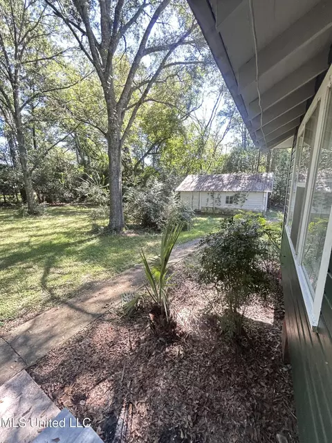 Exterior - 505 S Magnolia St, Summit, MS 39666 photo 9 of 9
