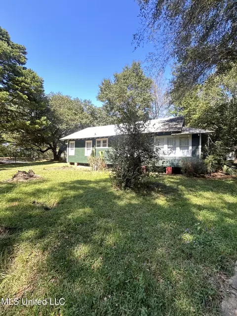 Exterior - 505 S Magnolia St, Summit, MS 39666 photo 3 of 9