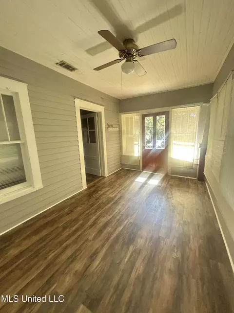 Exterior - 505 S Magnolia St, Summit, MS 39666 photo 6 of 9