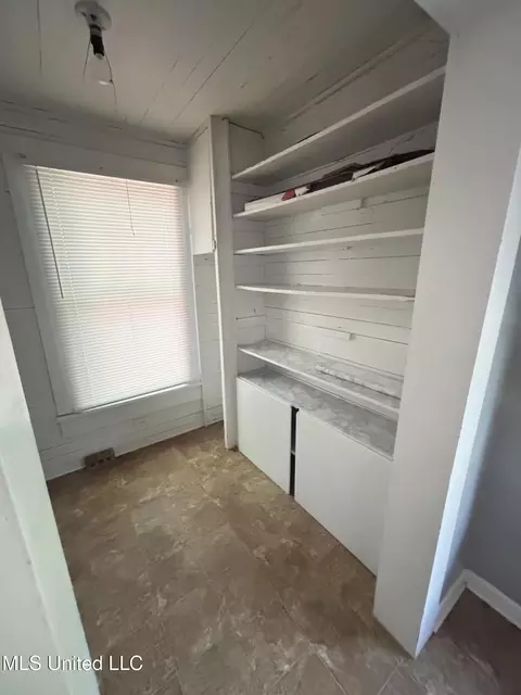 Entry Way - 505 S Magnolia St, Summit, MS 39666 photo 1 of 1