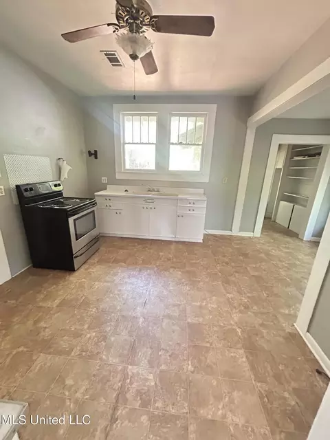 Kitchen - 505 S Magnolia St, Summit, MS 39666 photo 1 of 2