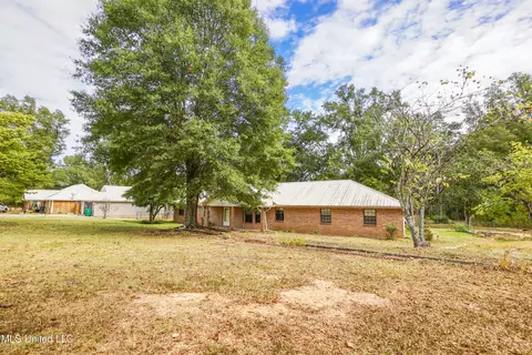 2723 Davis Rd, Terry, MS 39170