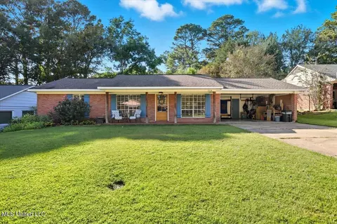 718 Tanglewood Dr, Clinton, MS 39056