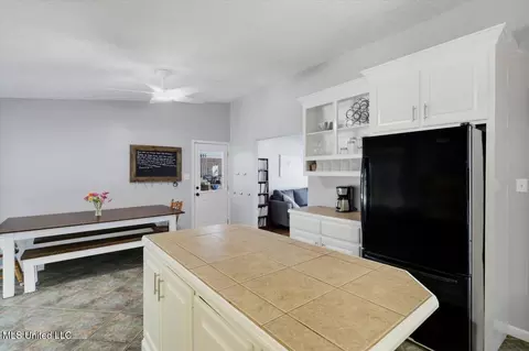 Kitchen - 718 Tanglewood Dr, Clinton, MS 39056 photo 3 of 6