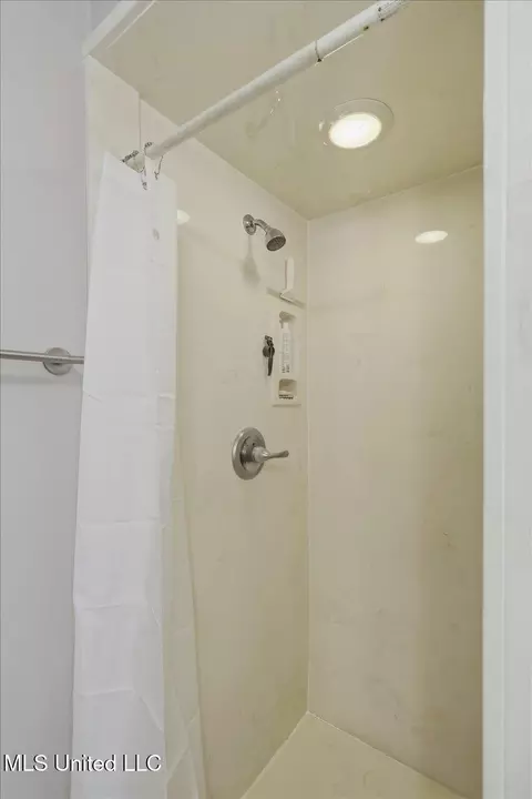 Bath - 718 Tanglewood Dr, Clinton, MS 39056 photo 2 of 3