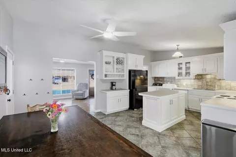 Kitchen - 718 Tanglewood Dr, Clinton, MS 39056 photo 5 of 6