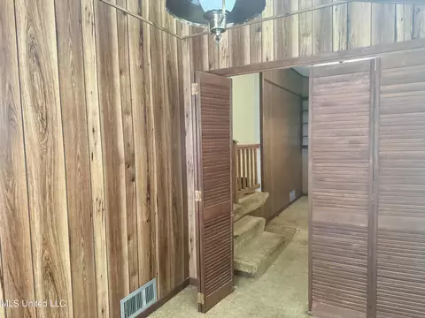 Entry Way - 122 Weir Ct, Natchez, MS 39120 photo 1 of 3