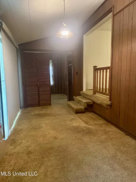 Entry Way - 122 Weir Ct, Natchez, MS 39120 photo 2 of 3