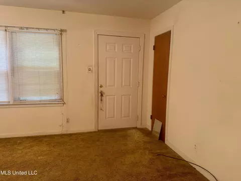 Entry Way - 122 Weir Ct, Natchez, MS 39120 photo 3 of 3