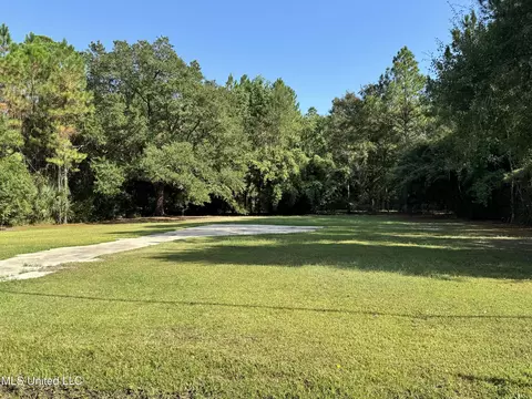 420 Livingston Dr, Pass Christian, MS 39571