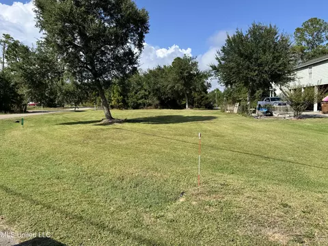 105 Mimosa St, Pass Christian, MS 39571