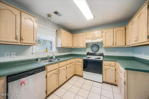 Kitchen - 680 Timber Cv, Hernando, MS 38632 photo 1 of 2