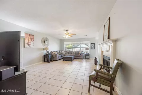 Living - 680 Timber Cv, Hernando, MS 38632 photo 1 of 1