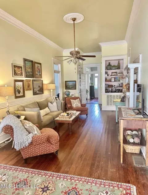 Living - 321 W Chippewa St, Brookhaven, MS 39601 photo 2 of 7