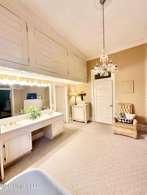 Bath - 321 W Chippewa St, Brookhaven, MS 39601 photo 2 of 3