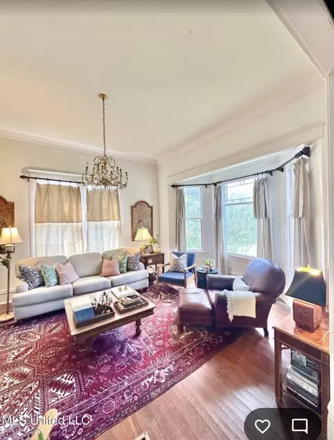 Living - 321 W Chippewa St, Brookhaven, MS 39601 photo 1 of 7
