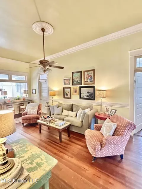 Living - 321 W Chippewa St, Brookhaven, MS 39601 photo 7 of 7