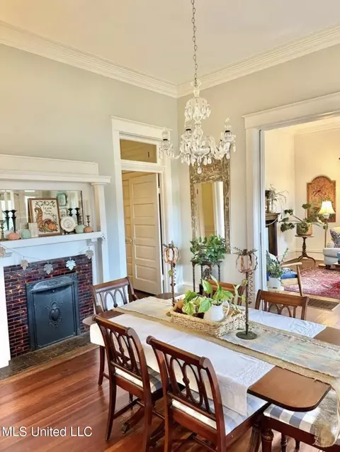 Dining - 321 W Chippewa St, Brookhaven, MS 39601 photo 3 of 5