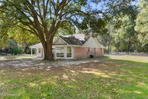 22817 Alamosa Dr, Moss Point, MS 39562