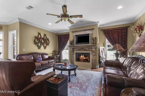 Living - 3375 N Ratliff Rd, Jackson, MS 39209 photo 1 of 5