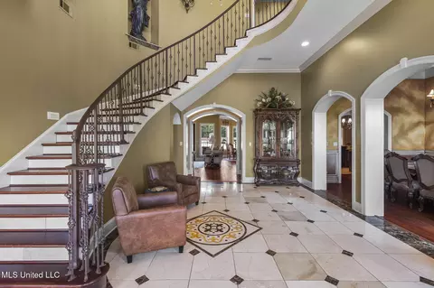 Entry Way - 3375 N Ratliff Rd, Jackson, MS 39209 photo 7 of 23