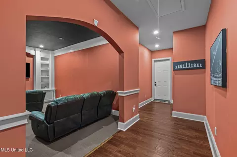 Entry Way - 3375 N Ratliff Rd, Jackson, MS 39209 photo 13 of 23