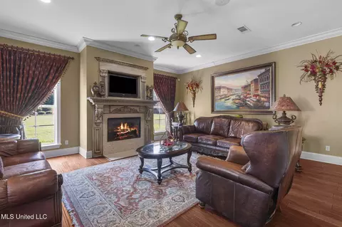 Living - 3375 N Ratliff Rd, Jackson, MS 39209 photo 2 of 5