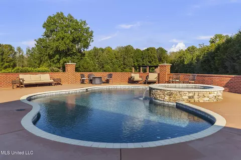 Exterior - 3375 N Ratliff Rd, Jackson, MS 39209 photo 13 of 18