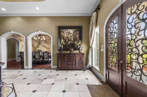 Entry Way - 3375 N Ratliff Rd, Jackson, MS 39209 photo 4 of 23