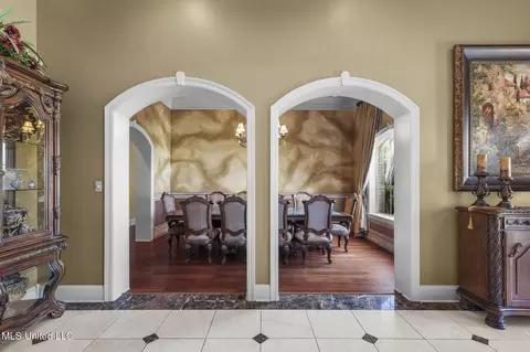 Entry Way - 3375 N Ratliff Rd, Jackson, MS 39209 photo 9 of 23