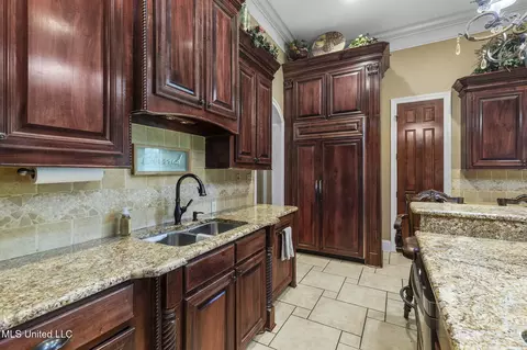 Kitchen - 3375 N Ratliff Rd, Jackson, MS 39209 photo 6 of 6